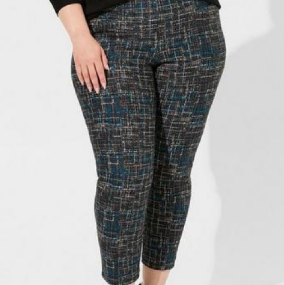 Torrid Pull On Pencil Skinny Studio Luxe Ponte Pant